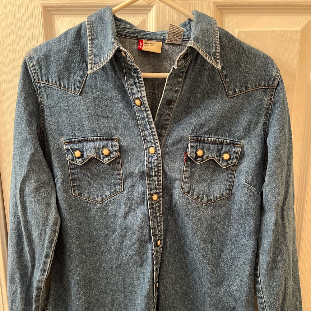 Ladies medium Levi's denim shirt with pearl buttons